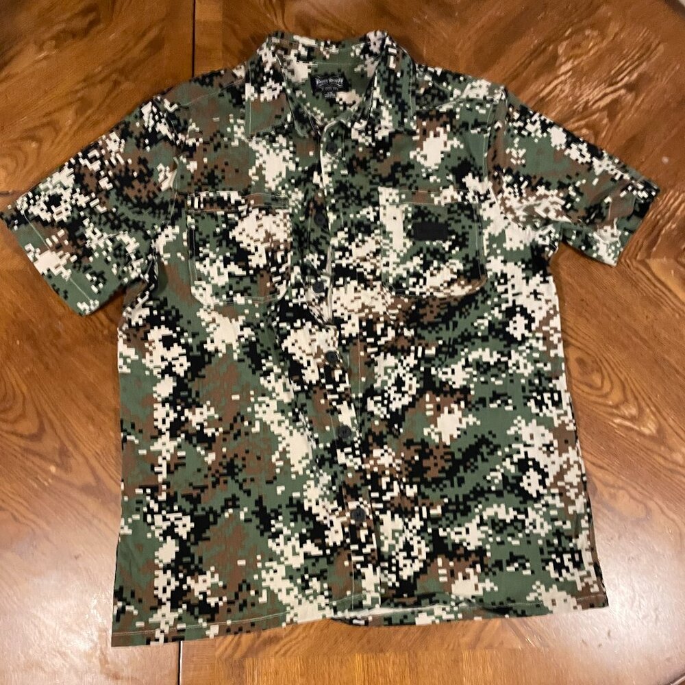 Dogg Supply by Snoop Dogg Camo Mens/Womens Short Sleeve Button Shirt, Size Large